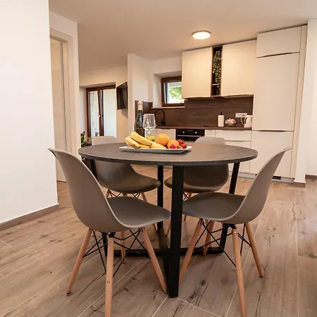 Apartman Ena *