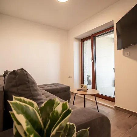 Apartament Ena *